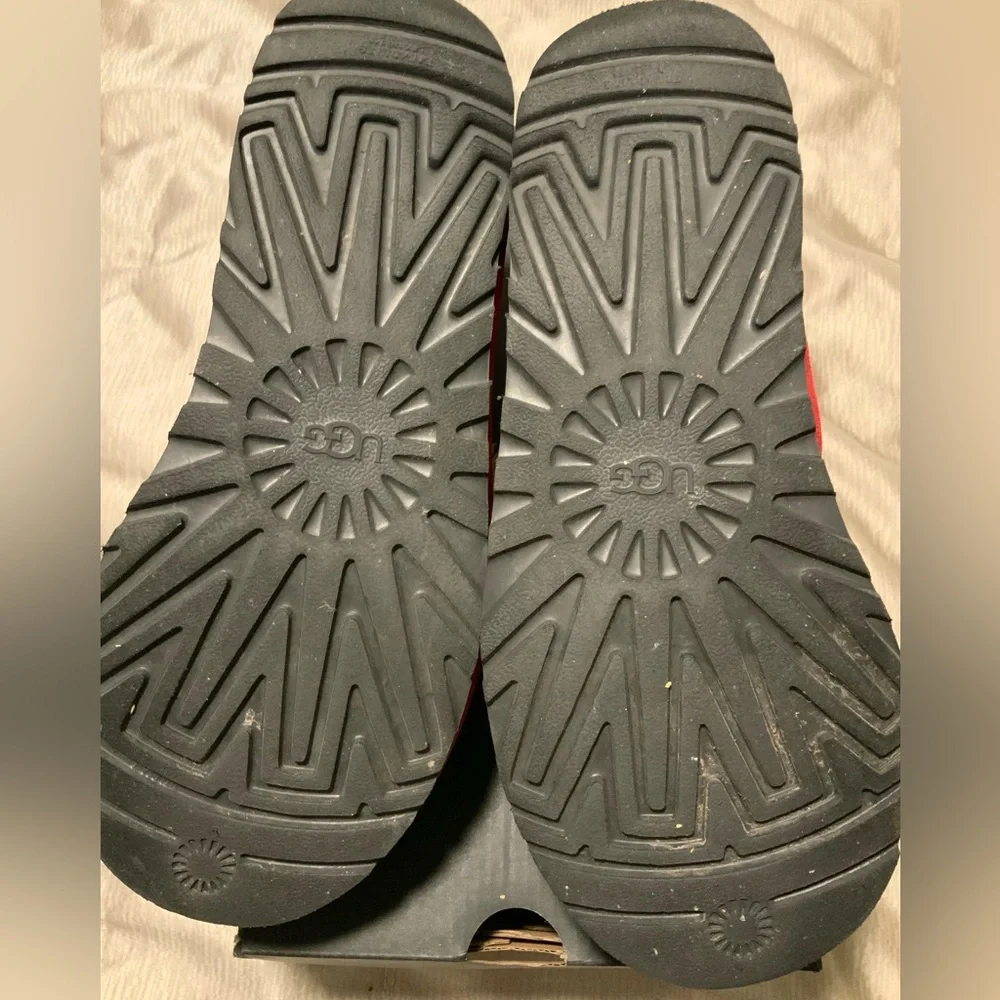 UGG Slippers - Picture 6 of 6